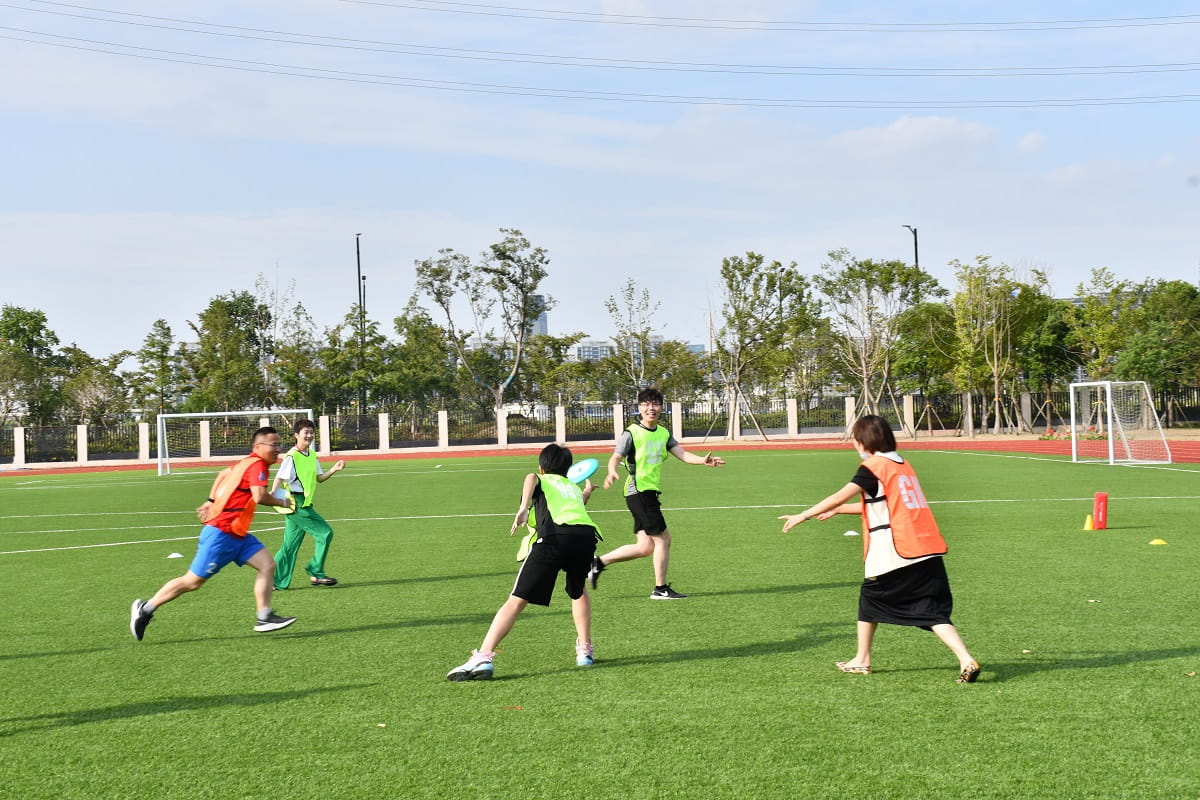光速达阵！校园飞盘，青春飞扬 ！ - Frisbee Game