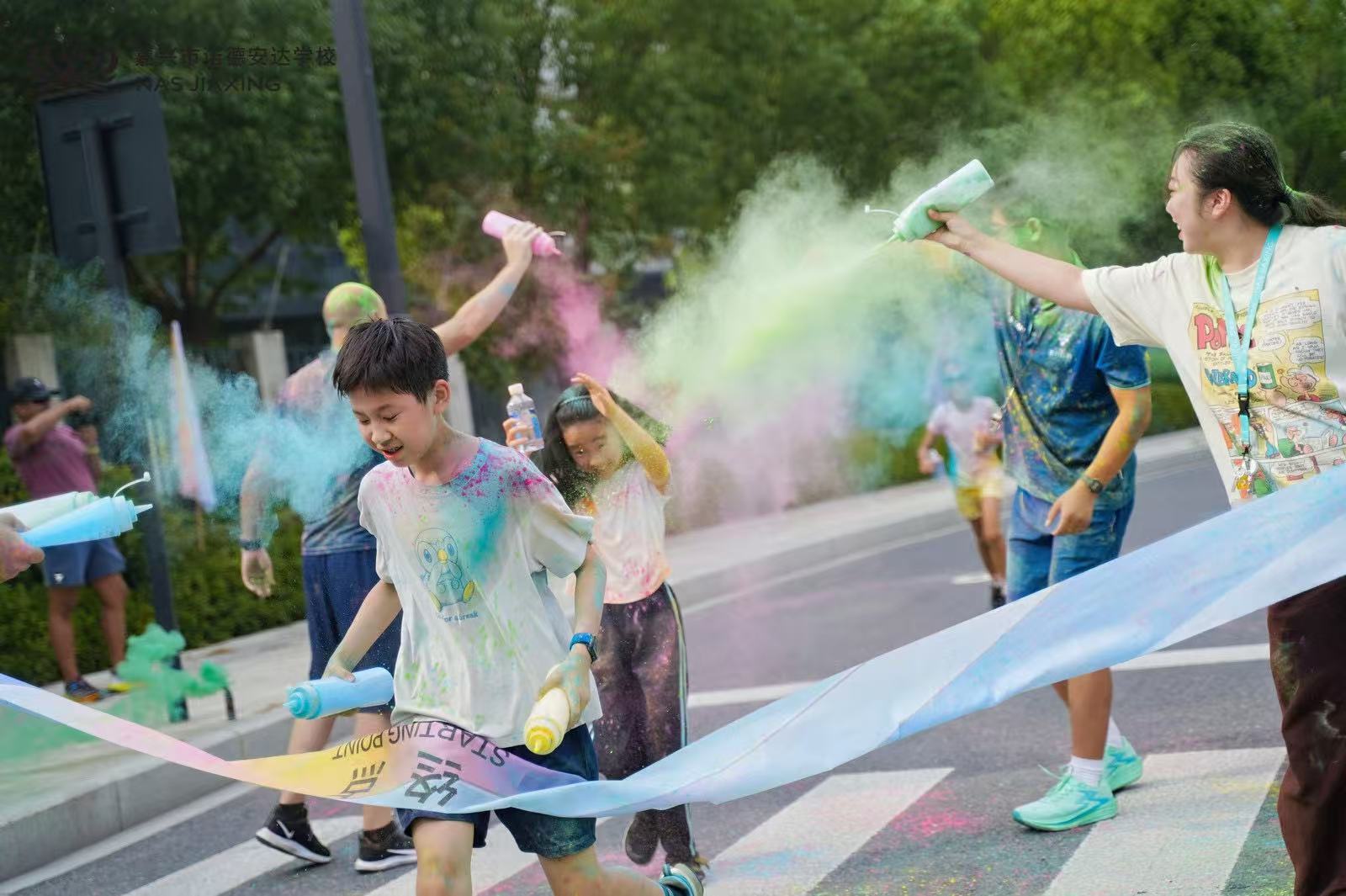 彩虹无界!爱心无限!嘉兴市诺德安达学校第四届慈善彩虹跑圆满落幕 - colorrun2025