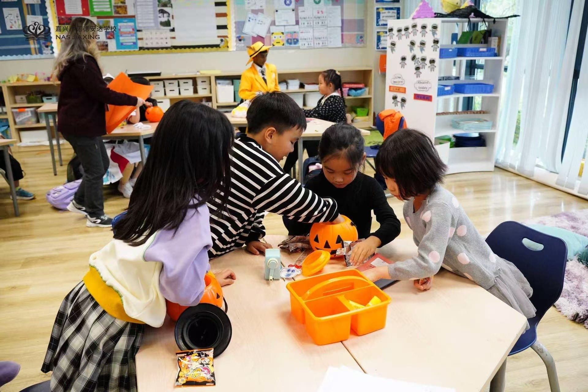 创意飞扬，梦想绽放：嘉兴市诺德安达学校“魔力变装日”精彩上演 - School Dress-up Day